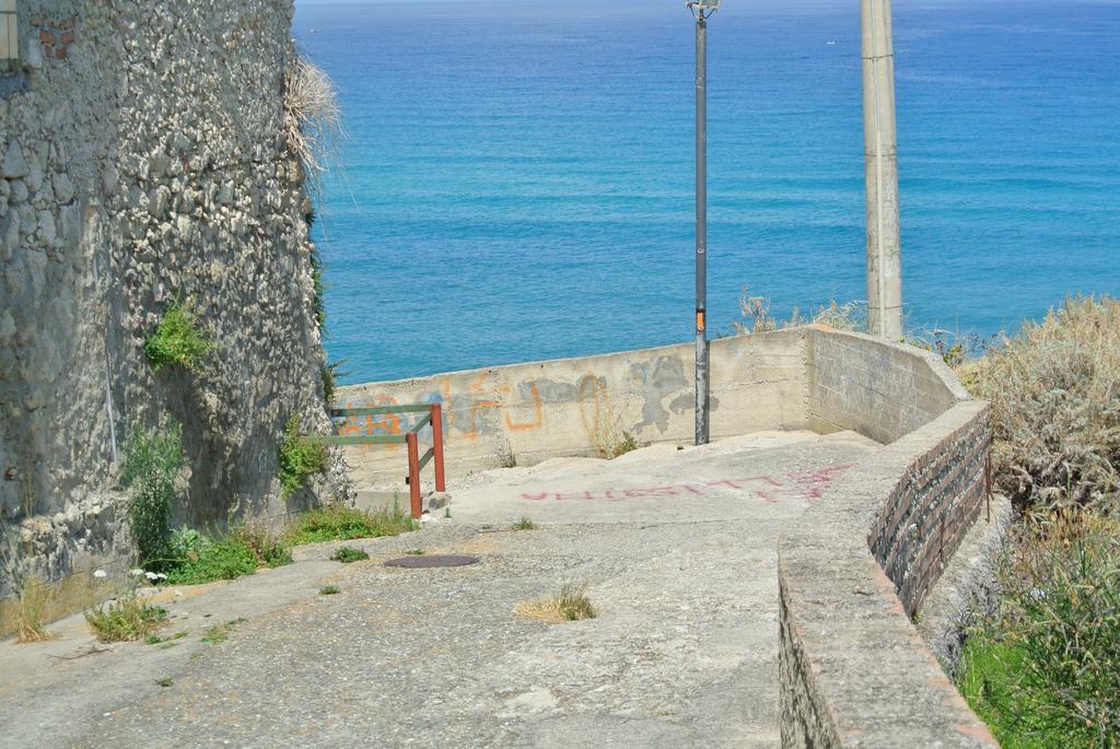 La Perla Del Tirreno Panzió Tropea Kültér fotó