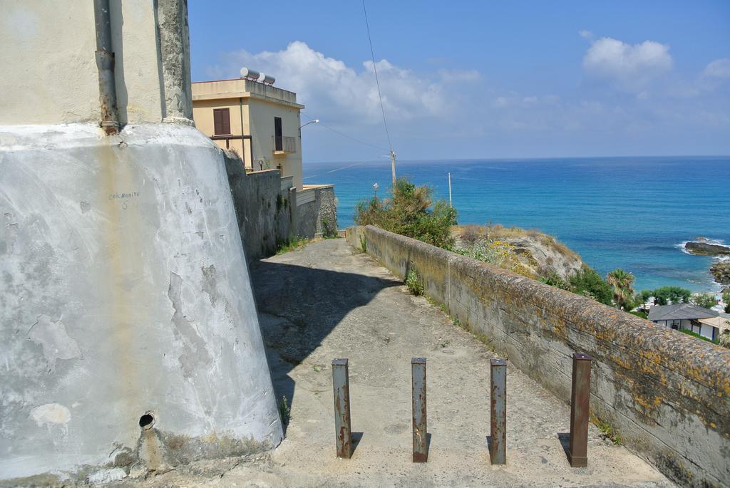 La Perla Del Tirreno Panzió Tropea Kültér fotó